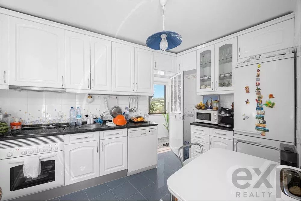 Building with excellent return on investment 85507401 image 16