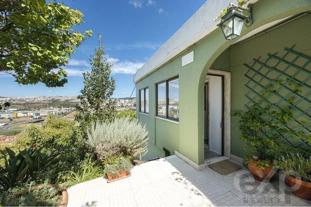 Building with excellent return on investment 85507401 image 23