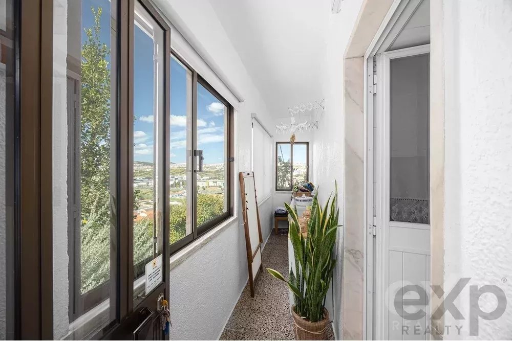 Building with excellent return on investment 85507401 image 17