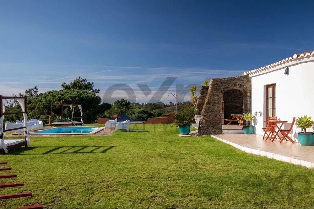 Luxuosa Propriedade com 9 Quartos em Aljezur, Algarve – Perfeita para um Retiro Privado ou Empreendimento Comercial