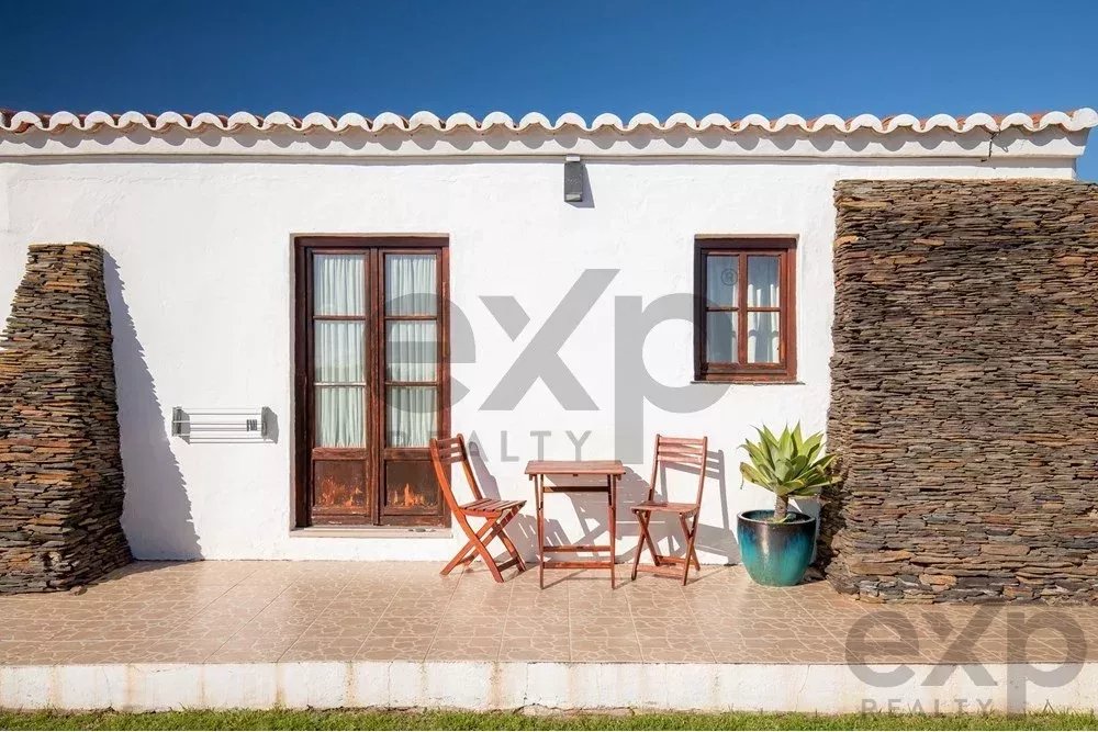 Luxuosa Propriedade com 9 Quartos em Aljezur, Algarve – Perfeita para um Retiro Privado ou Empreendimento Comercial