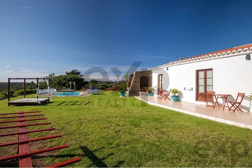 Luxuosa Propriedade com 9 Quartos em Aljezur, Algarve – Perfeita para um Retiro Privado ou Empreendimento Comercial