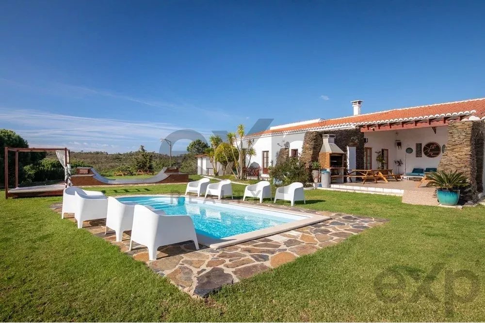 Luxuosa Propriedade com 9 Quartos em Aljezur, Algarve – Perfeita para um Retiro Privado ou Empreendimento Comercial