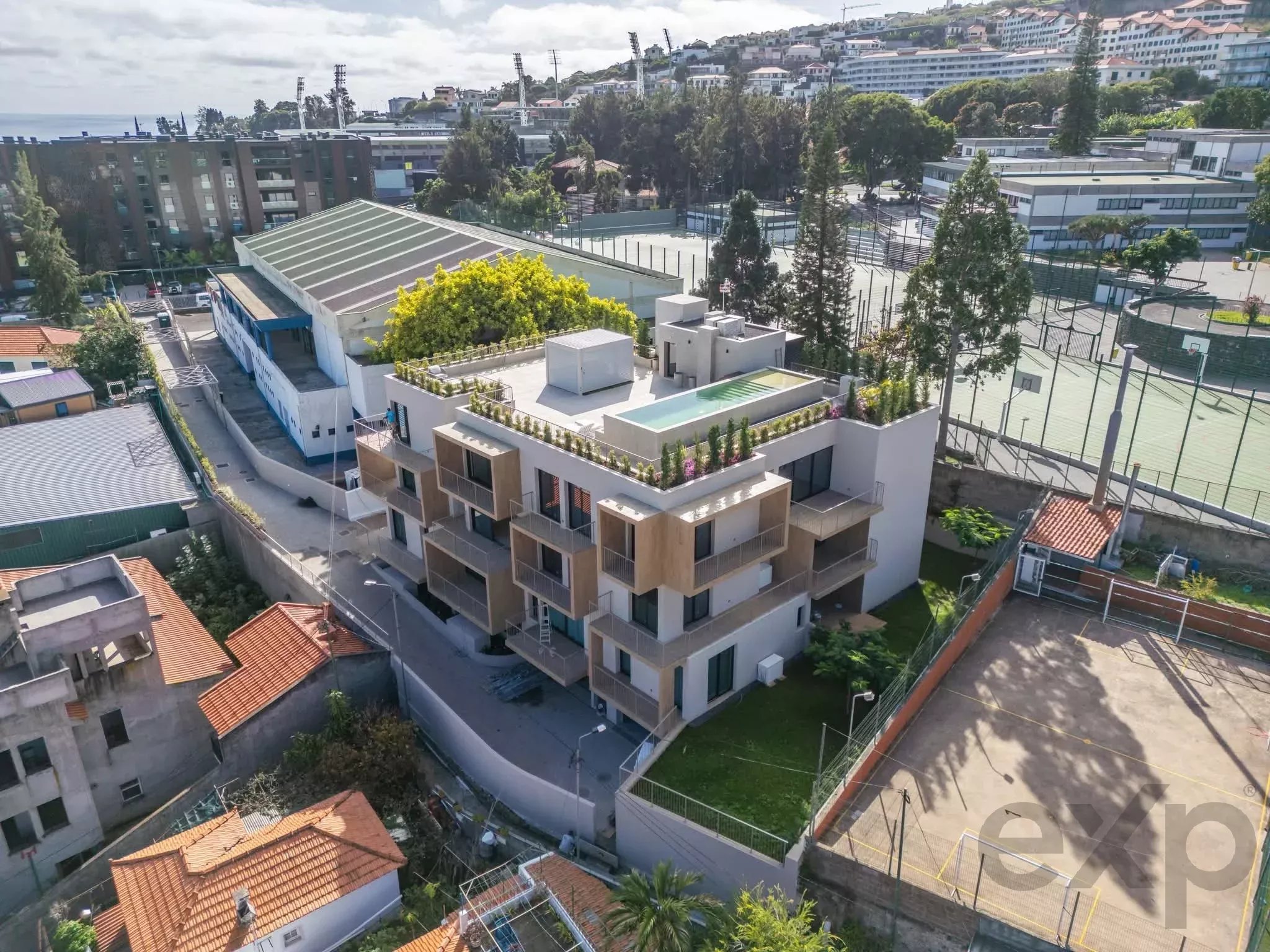 Apartamento T2 com Piscina e Vista Baia do Funchal