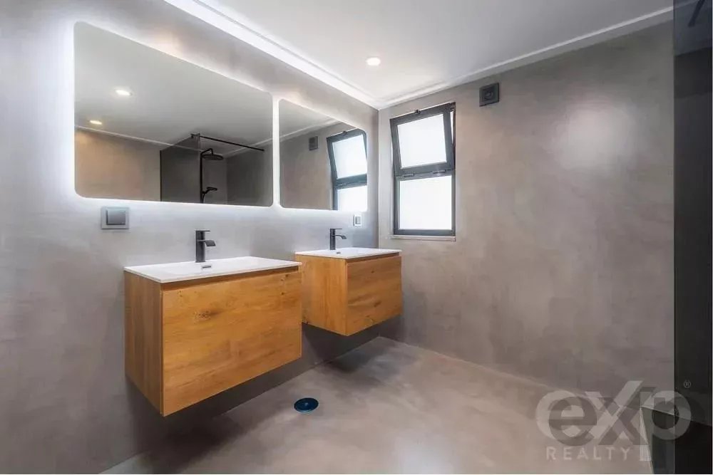 Moradia Moderna com 5 Quartos e Piscina em Quarteira 85507729 image 11