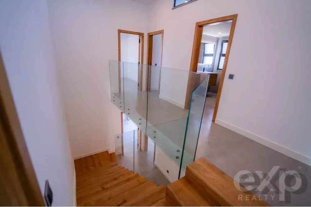 Moradia Moderna com 5 Quartos e Piscina em Quarteira 85507729 image 18