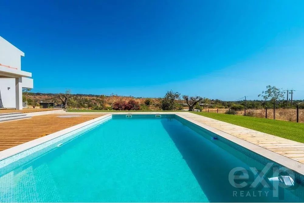 Moradia Moderna com 5 Quartos e Piscina em Quarteira 85507729 image 34