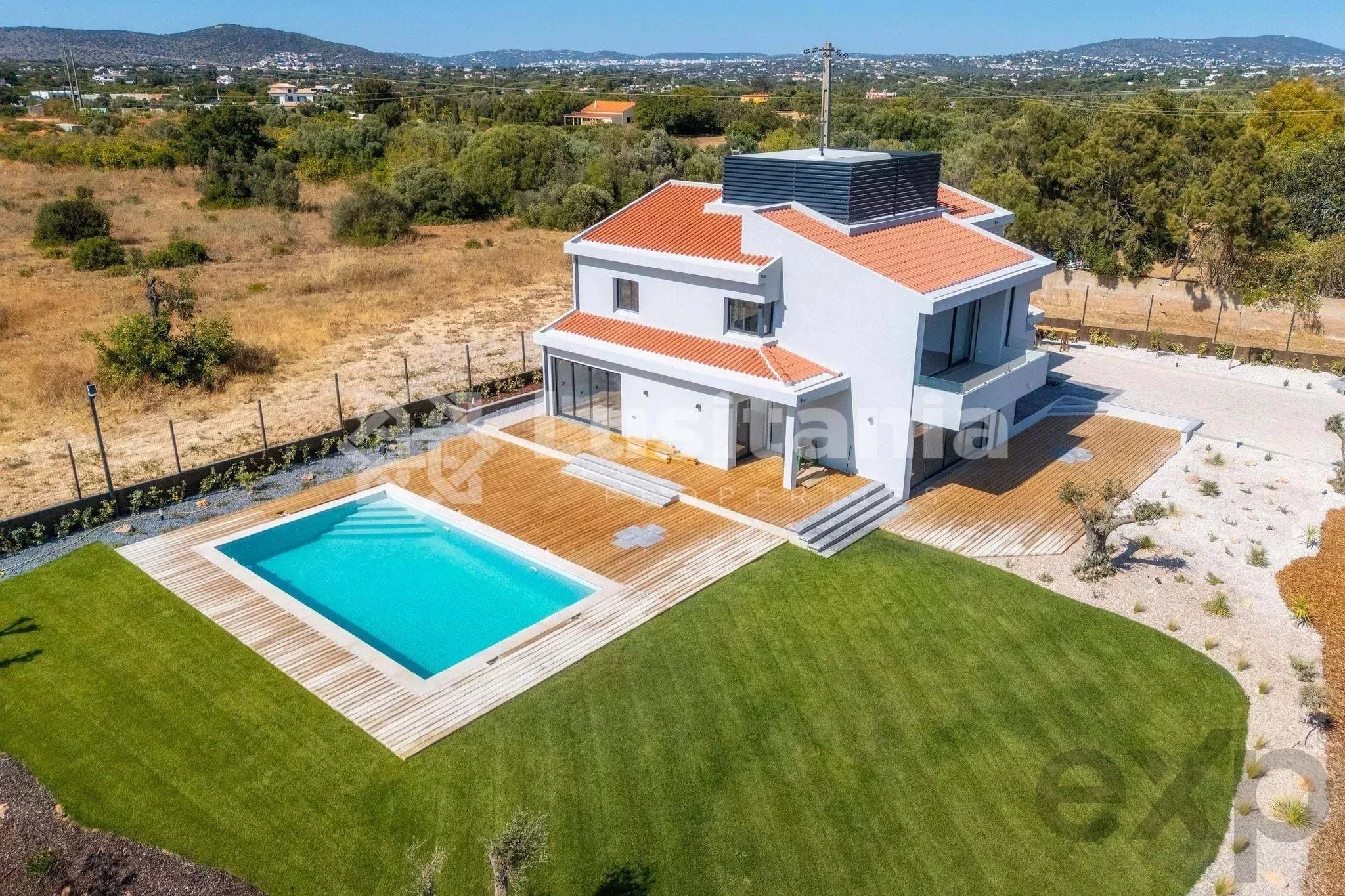 Moradia Moderna com 5 Quartos e Piscina em Quarteira 85507729 image 35
