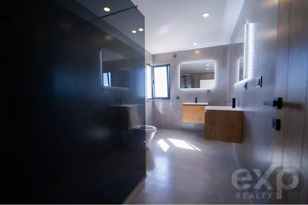 Moradia Moderna com 5 Quartos e Piscina em Quarteira 85507729 image 22