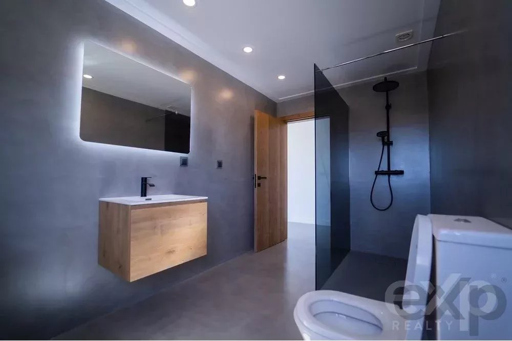 Moradia Moderna com 5 Quartos e Piscina em Quarteira 85507729 image 21