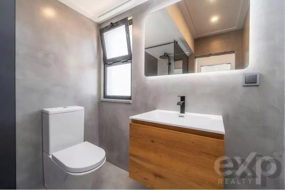 Moradia Moderna com 5 Quartos e Piscina em Quarteira 85507729 image 16
