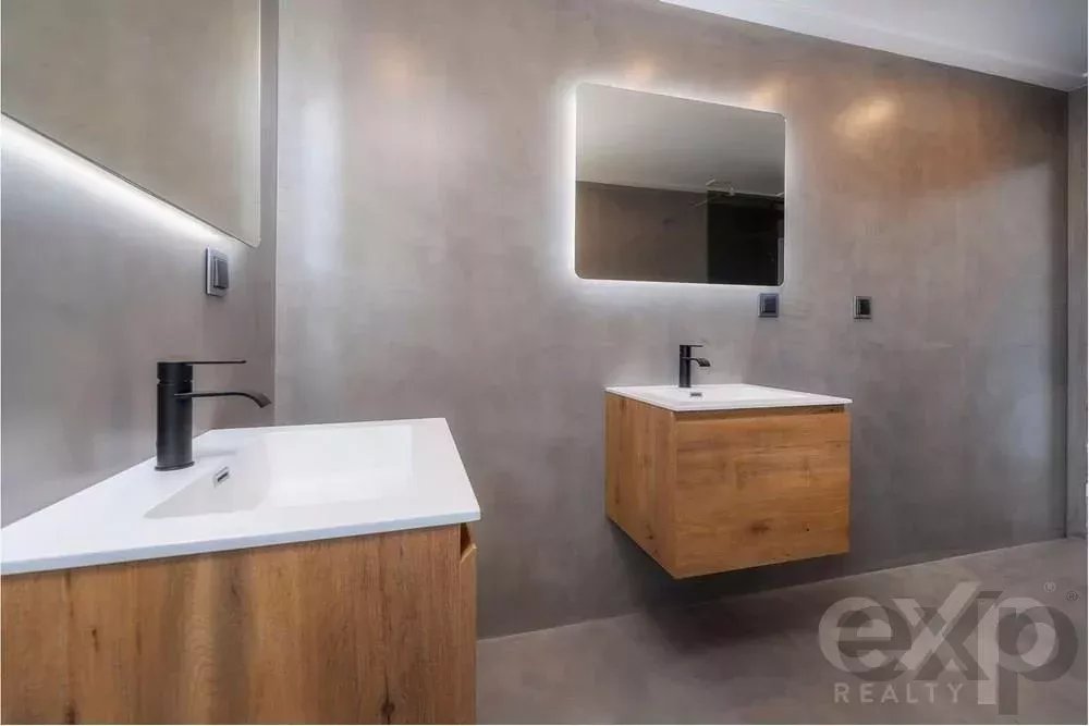 Moradia Moderna com 5 Quartos e Piscina em Quarteira 85507729 image 30