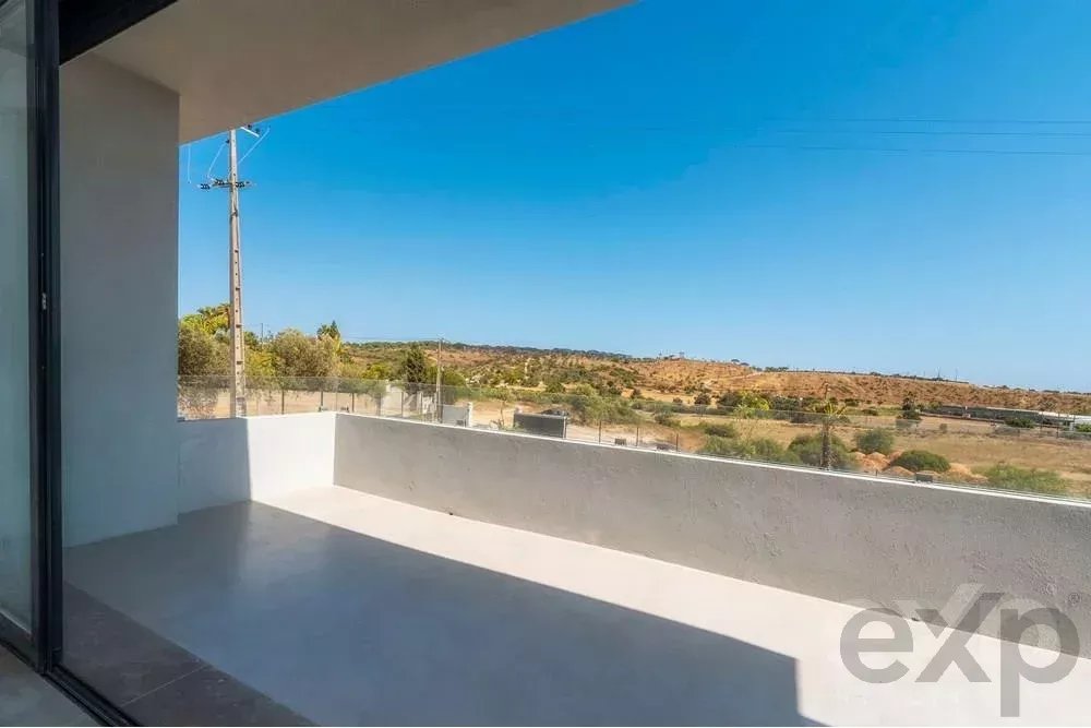 Moradia Moderna com 5 Quartos e Piscina em Quarteira 85507729 image 27
