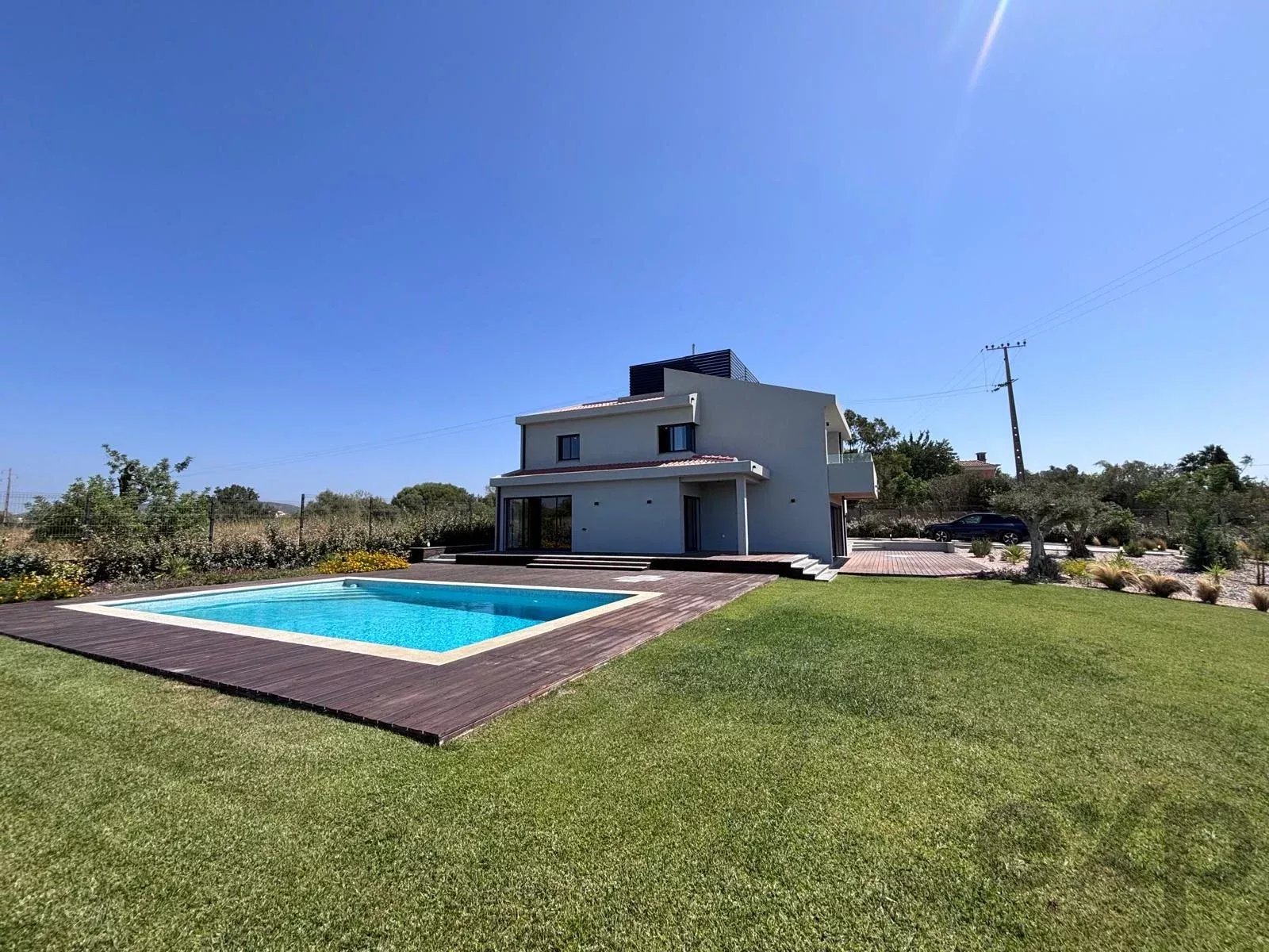 Moradia Moderna com 5 Quartos e Piscina em Quarteira