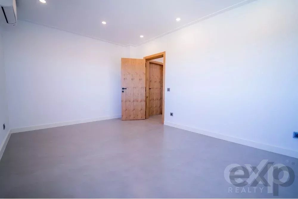 Moradia Moderna com 5 Quartos e Piscina em Quarteira 85507729 image 12