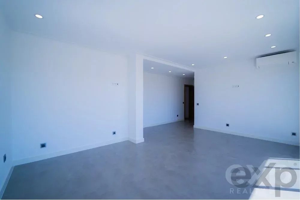 Moradia Moderna com 5 Quartos e Piscina em Quarteira 85507729 image 26