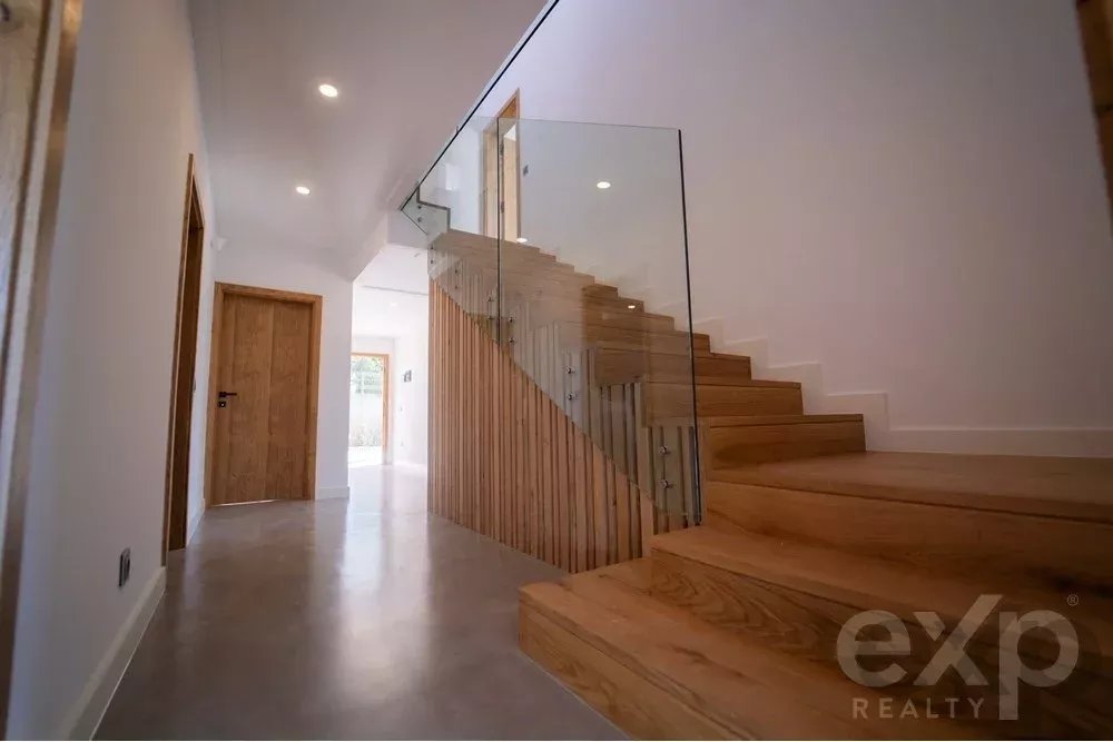 Moradia Moderna com 5 Quartos e Piscina em Quarteira 85507729 image 17