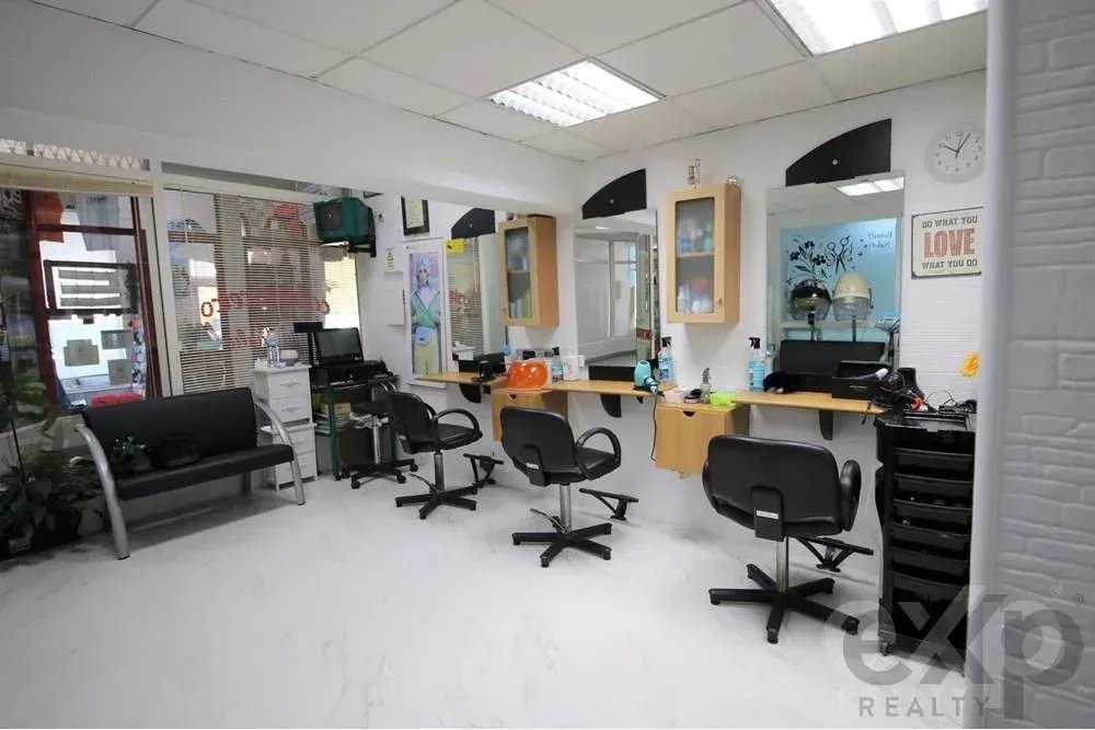 Vende-se loja no Centro Comercial em Cabanas