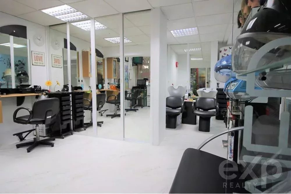 Vende-se loja no Centro Comercial em Cabanas
