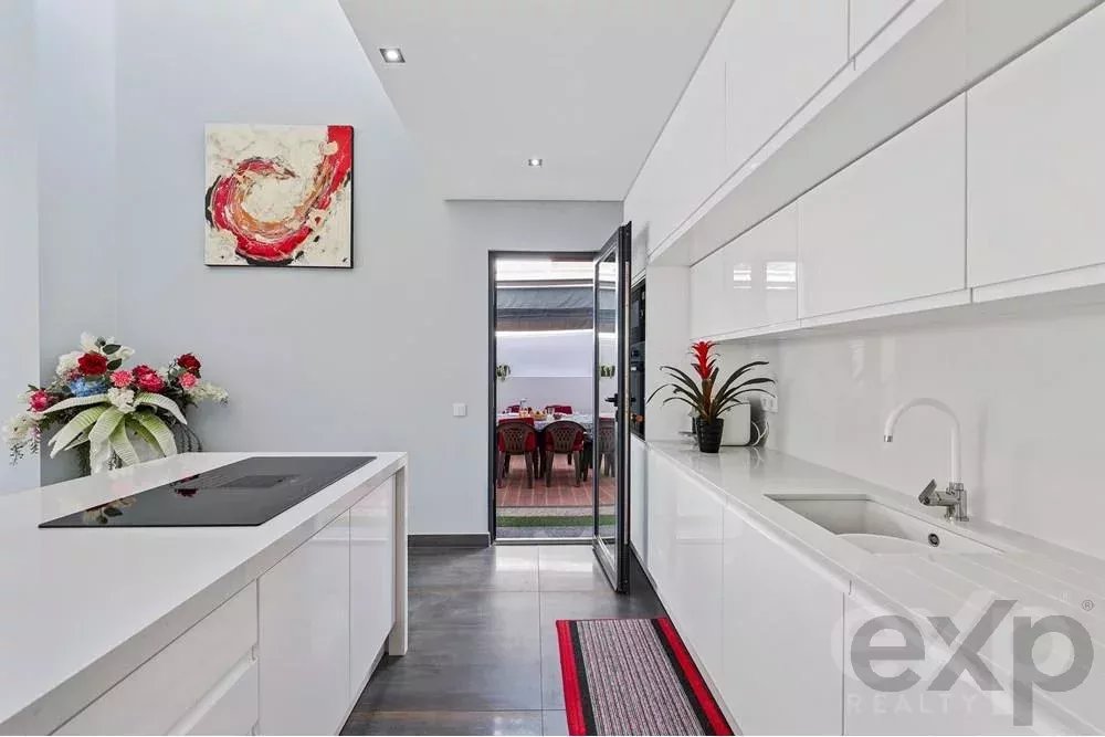 Luxury 4‑bedroom residence in Bemposta 85507817 image 16