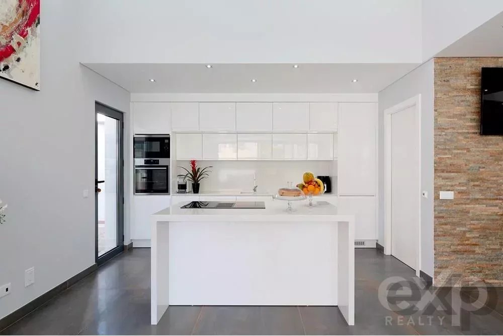 Luxury 4‑bedroom residence in Bemposta 85507817 image 15