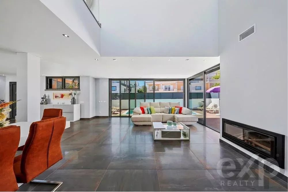 Luxury 4‑bedroom residence in Bemposta 85507817 image 9