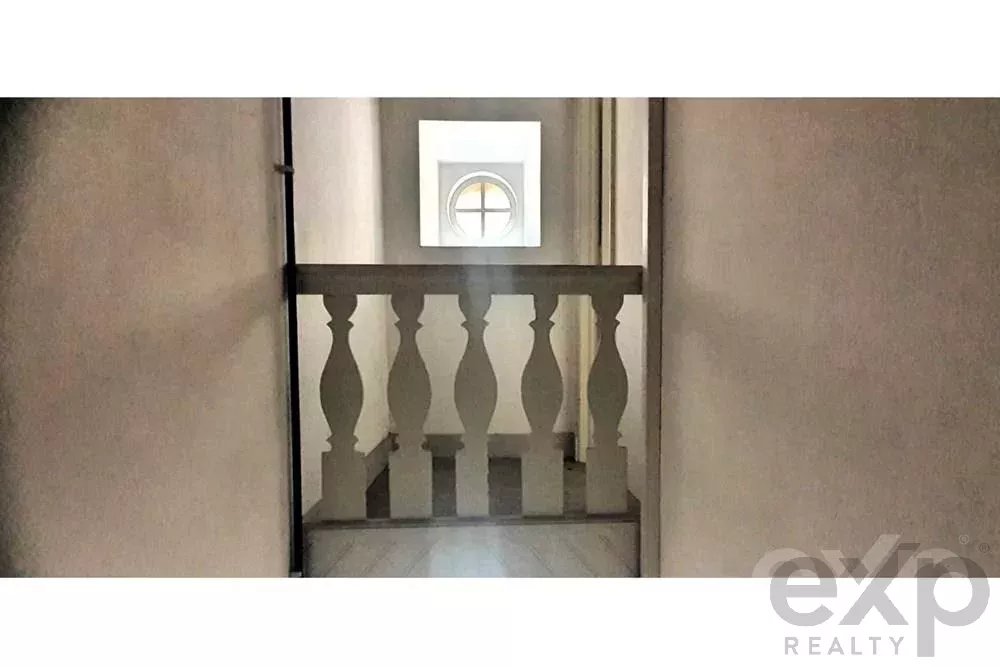 Propriedade com dois apartamentos, espaço comercial, armazem e jardim - centro de Peniche
