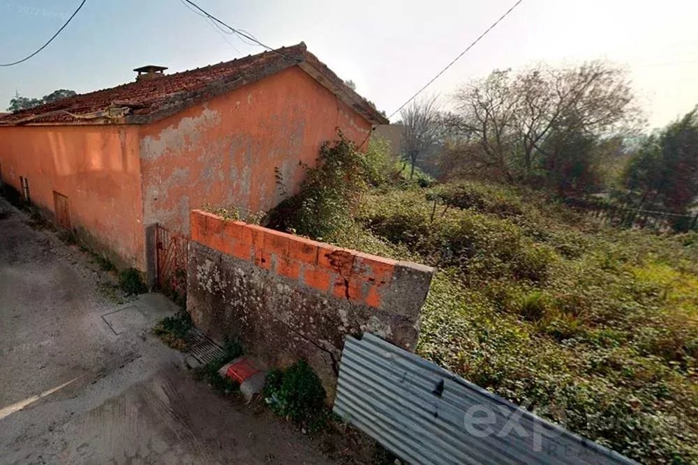 2 MORADIAS, ARMAZEM E TERRENO RÚSTICO