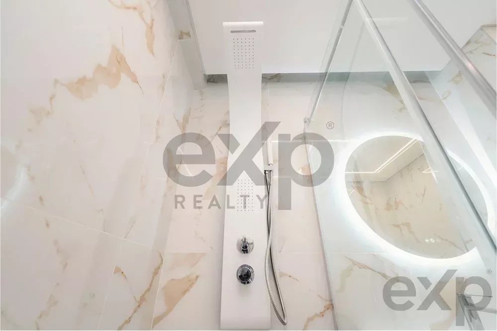 Sea‑Facing Two‑Bedroom Apartment 85948404 image 23