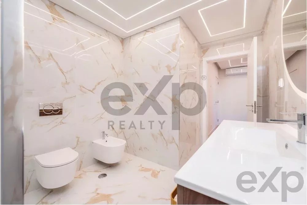 Sea‑Facing Two‑Bedroom Apartment 85948404 image 39