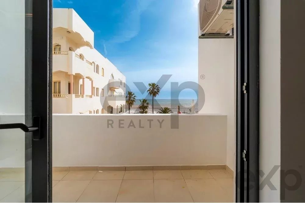 Sea‑Facing Two‑Bedroom Apartment 85948404 image 12