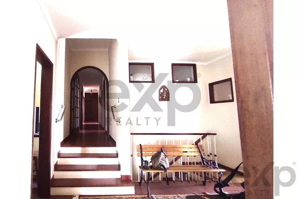 Sesimbra, villa with excellent areas and garden 4