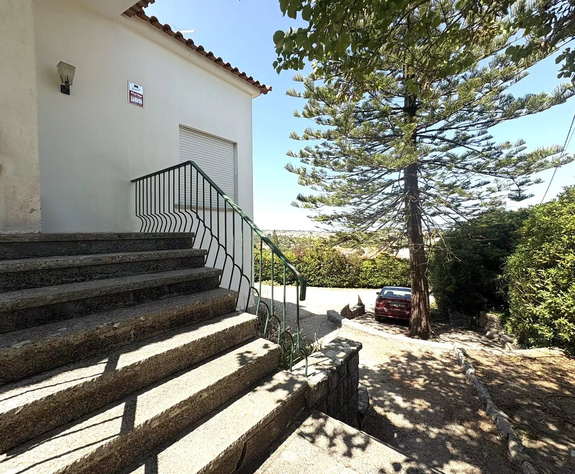 Sesimbra, villa with excellent areas and garden 5