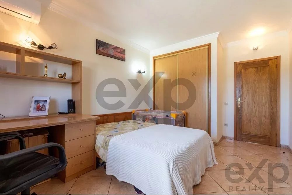 "Moradia isolada T3 com jardim, estacionamento coberto, vista de campo, perto da N125 e do comércio." 85948428 image 7