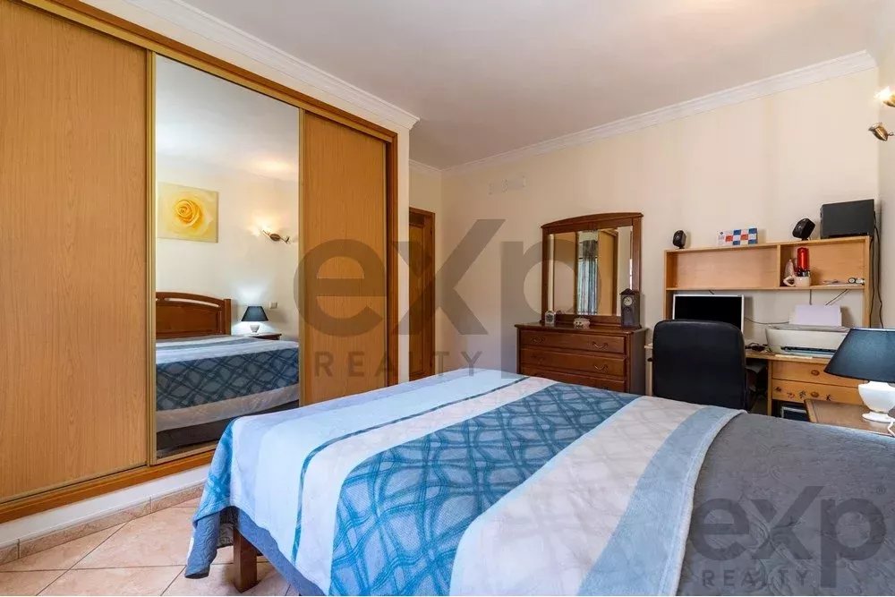 "Moradia isolada T3 com jardim, estacionamento coberto, vista de campo, perto da N125 e do comércio." 85948428 image 11