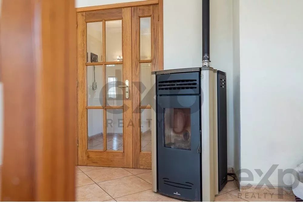 "Moradia isolada T3 com jardim, estacionamento coberto, vista de campo, perto da N125 e do comércio." 85948428 image 18