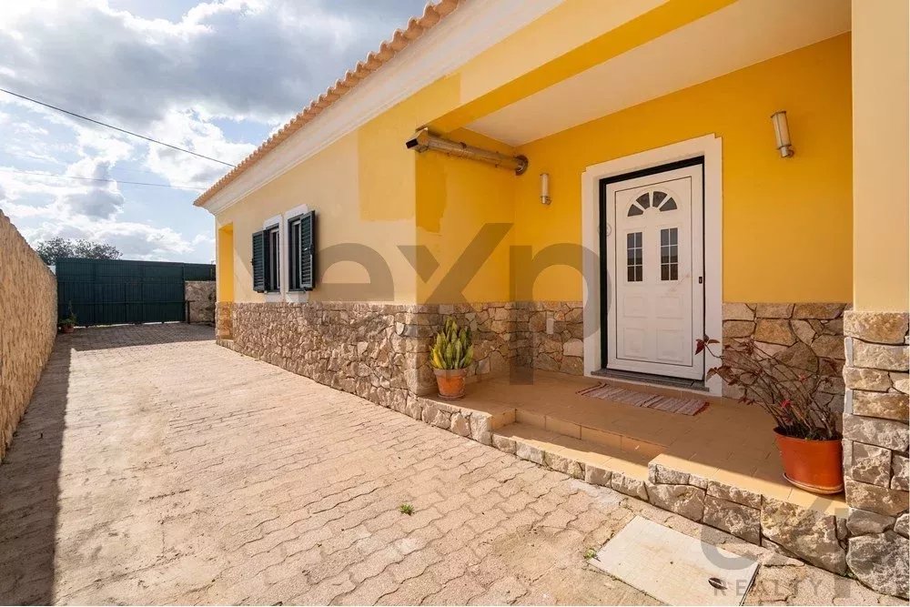 "Moradia isolada T3 com jardim, estacionamento coberto, vista de campo, perto da N125 e do comércio." 85948428 image 24