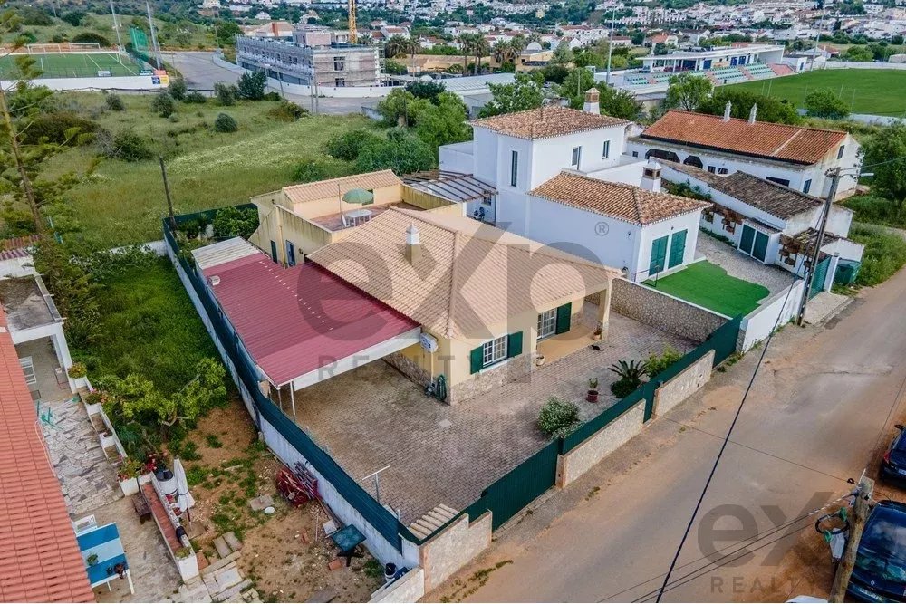 "Moradia isolada T3 com jardim, estacionamento coberto, vista de campo, perto da N125 e do comércio." 85948428 image 37