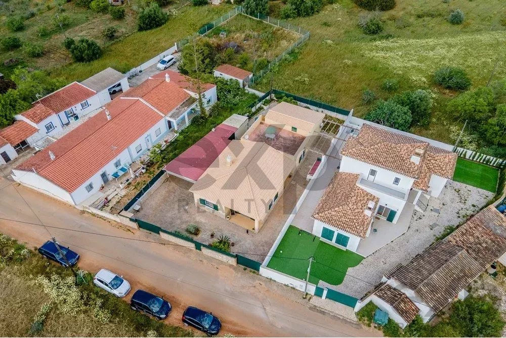 "Moradia isolada T3 com jardim, estacionamento coberto, vista de campo, perto da N125 e do comércio." 85948428 image 35