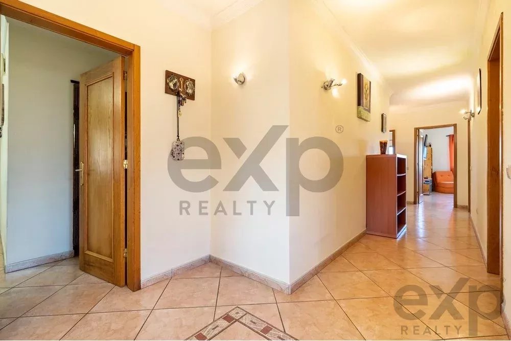 "Moradia isolada T3 com jardim, estacionamento coberto, vista de campo, perto da N125 e do comércio." 85948428 image 12