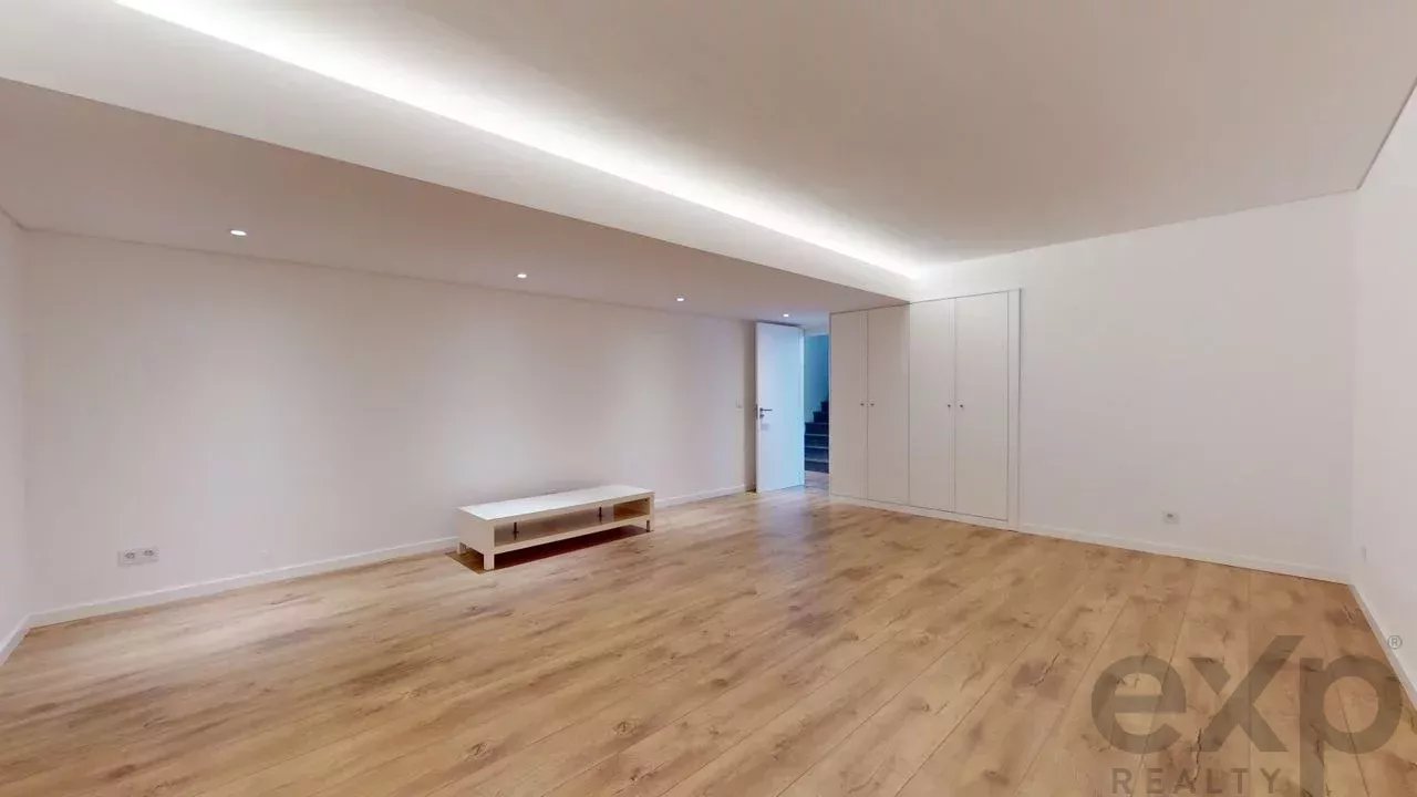 An Unmissable Investment on Lisbon’s South Margin, Luxury Home at Herdade da Aroeira T5 with Pool and Garage for Four Cars 85948452 image 3