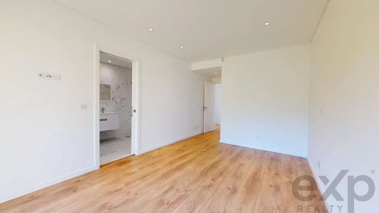 An Unmissable Investment on Lisbon’s South Margin, Luxury Home at Herdade da Aroeira T5 with Pool and Garage for Four Cars 85948452 image 12