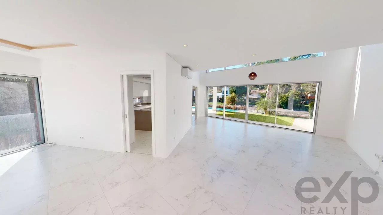 An Unmissable Investment on Lisbon’s South Margin, Luxury Home at Herdade da Aroeira T5 with Pool and Garage for Four Cars 85948452 image 5