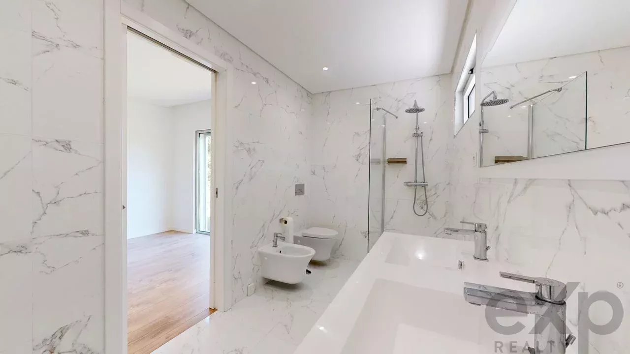 An Unmissable Investment on Lisbon’s South Margin, Luxury Home at Herdade da Aroeira T5 with Pool and Garage for Four Cars 85948452 image 13