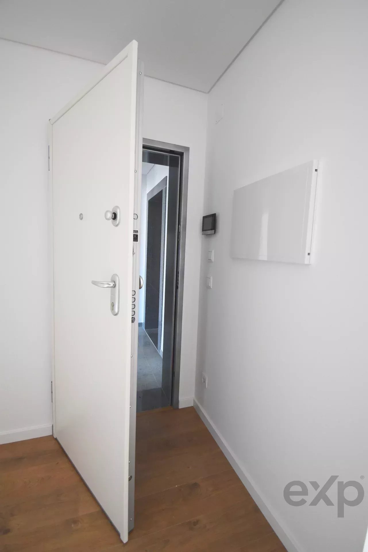 T2 with two terraces measuring 48 m² and 10 m², laundry room, CE: A+, just 900 metres from the centre of Vila da Ericeira and the beach. 85948547 image 18