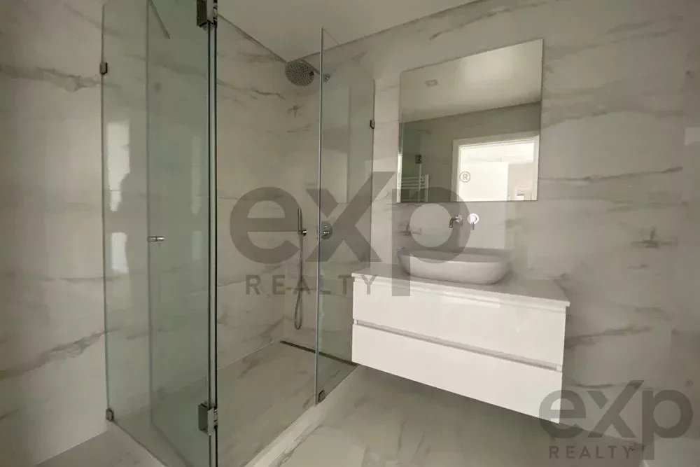 T2 with two terraces measuring 48 m² and 10 m², laundry room, CE: A+, just 900 metres from the centre of Vila da Ericeira and the beach. 85948547 image 4
