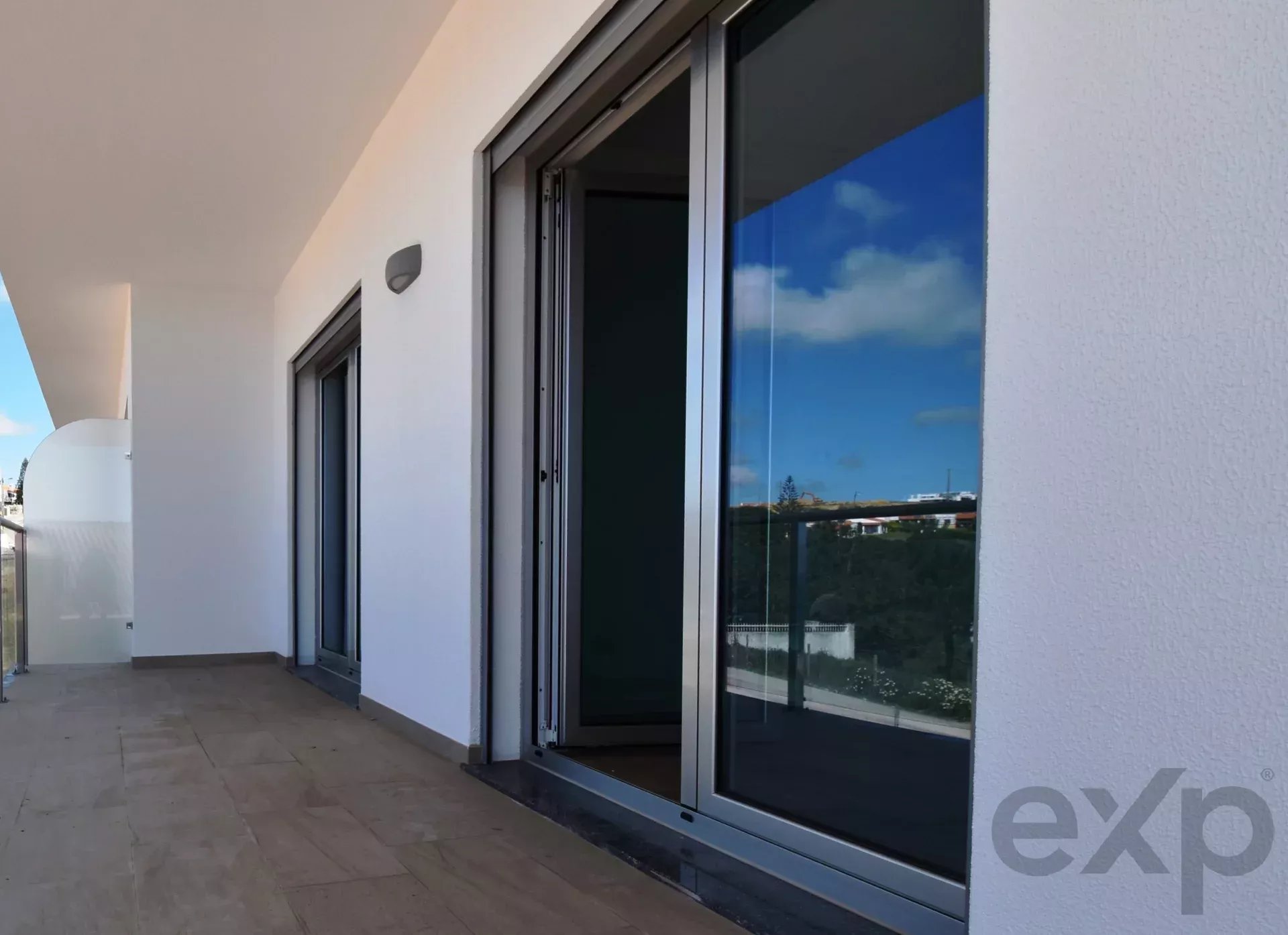 T2 with two terraces measuring 48 m² and 10 m², laundry room, CE: A+, just 900 metres from the centre of Vila da Ericeira and the beach. 85948547 image 14