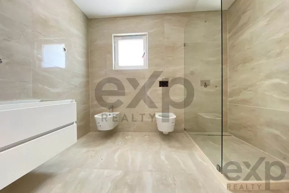 T3 with a 156 m² terrace, situated 900 m from the beach. 85948549 image 12