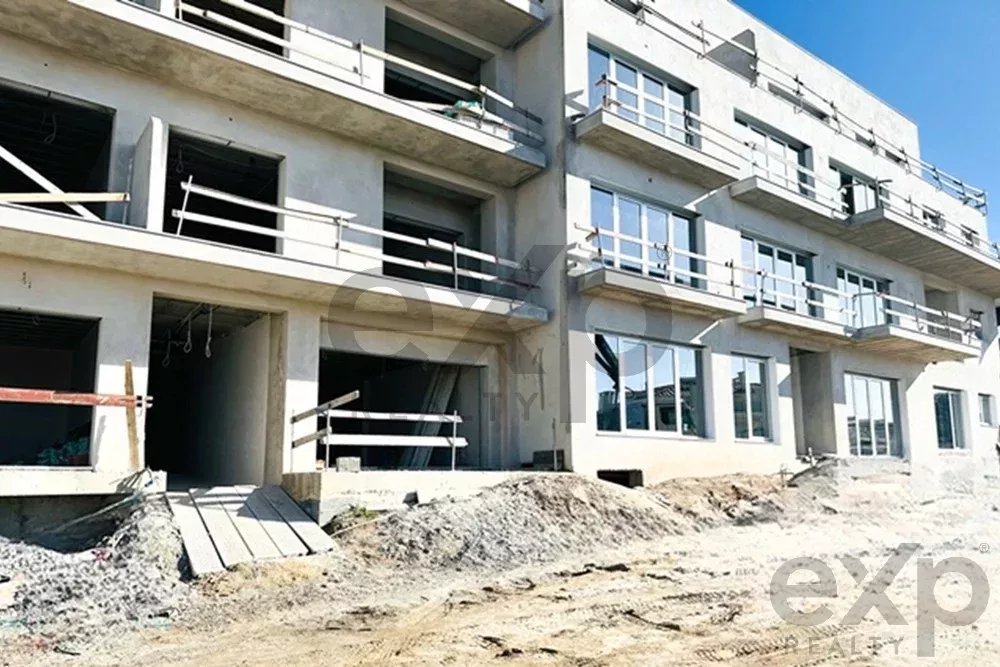 T3 com terraço de 156 m² a 900 m da praia.