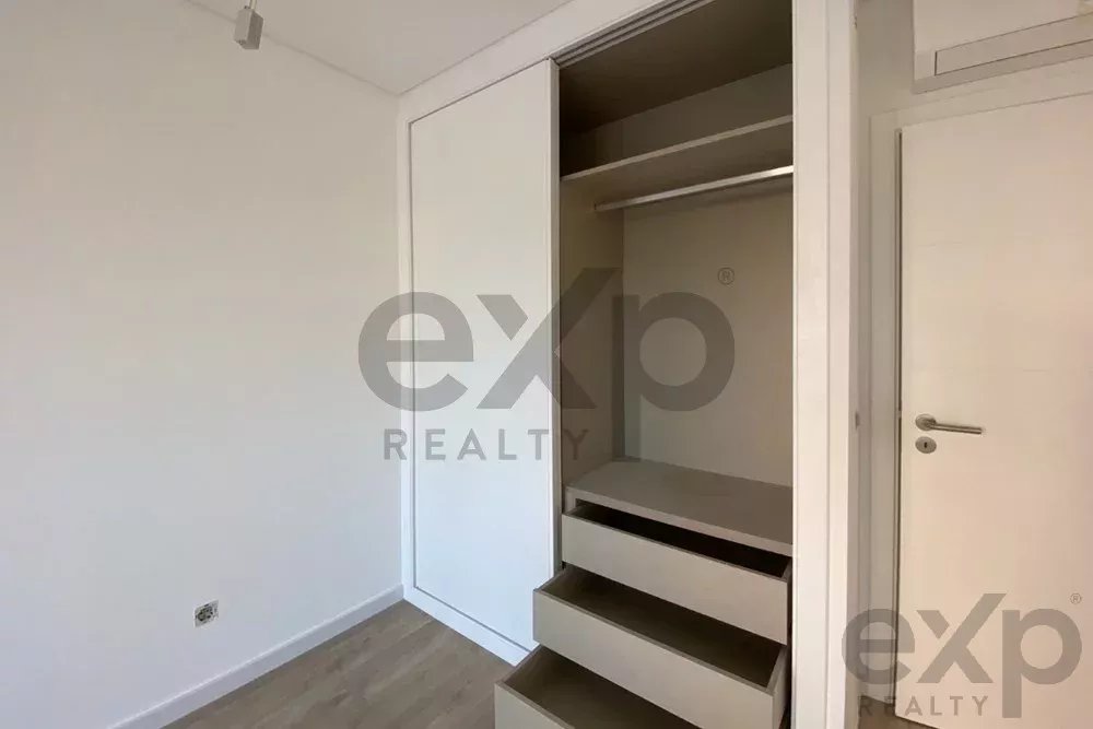 T3 with a 156 m² terrace, situated 900 m from the beach. 85948549 image 10